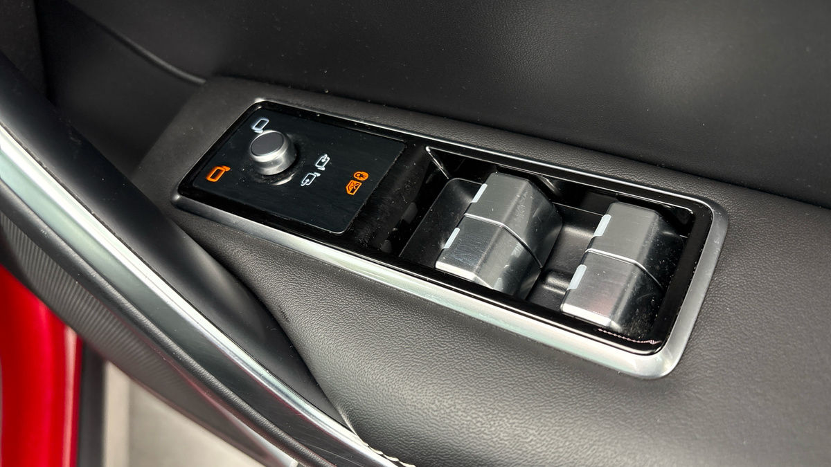 Jaguar F-PACE Image 25