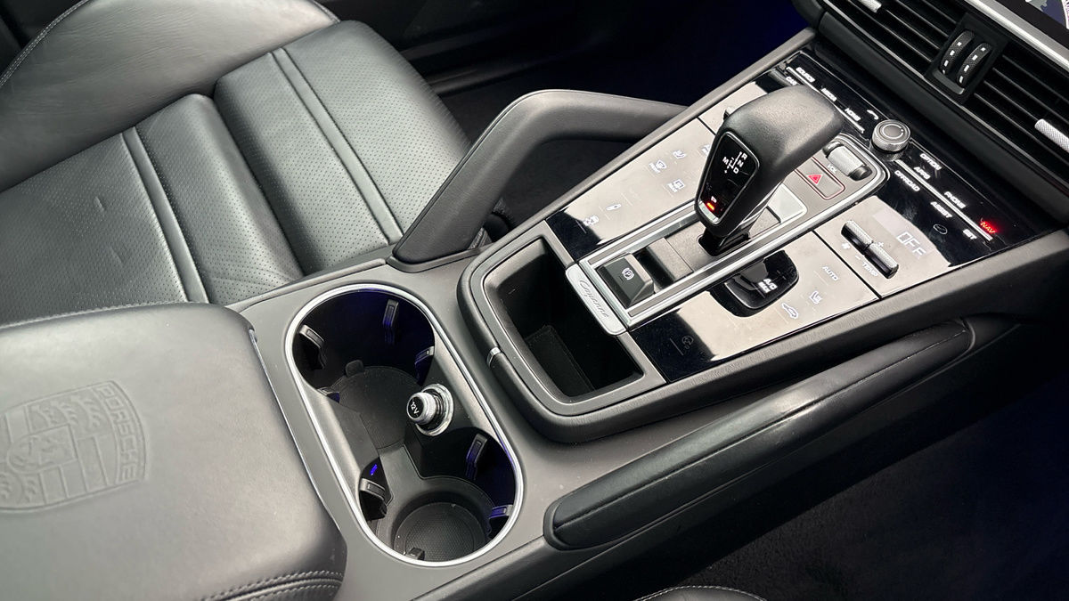 Porsche Cayenne Image 18