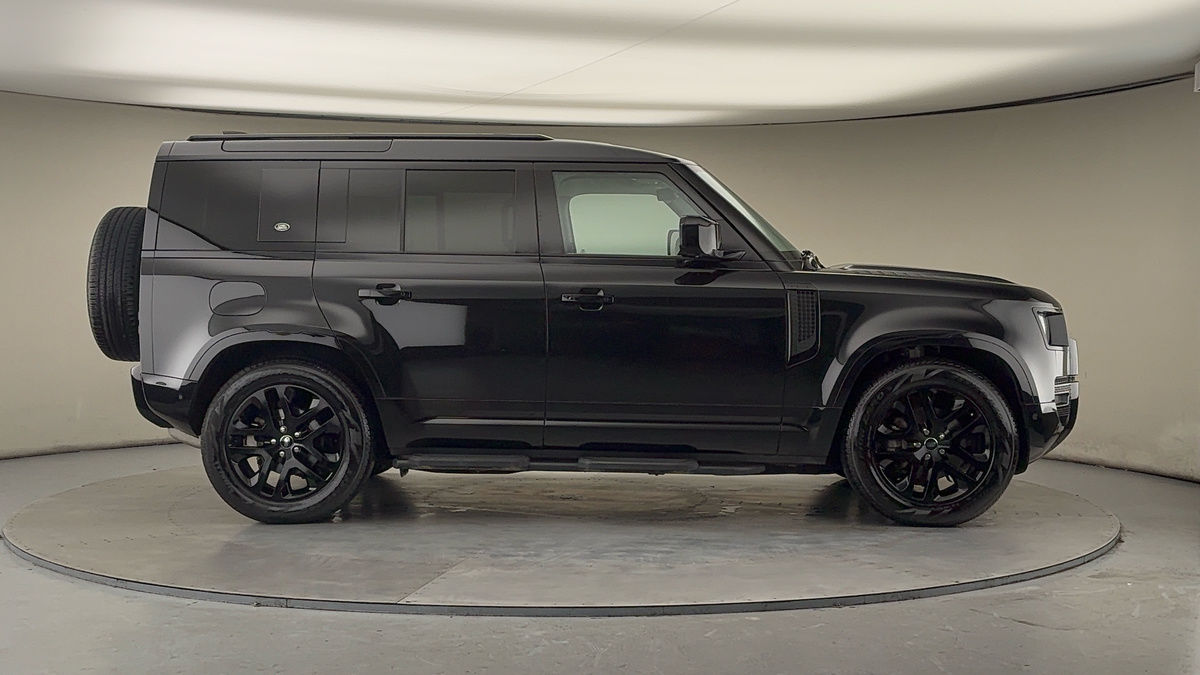 Land Rover Defender 110 Image 16