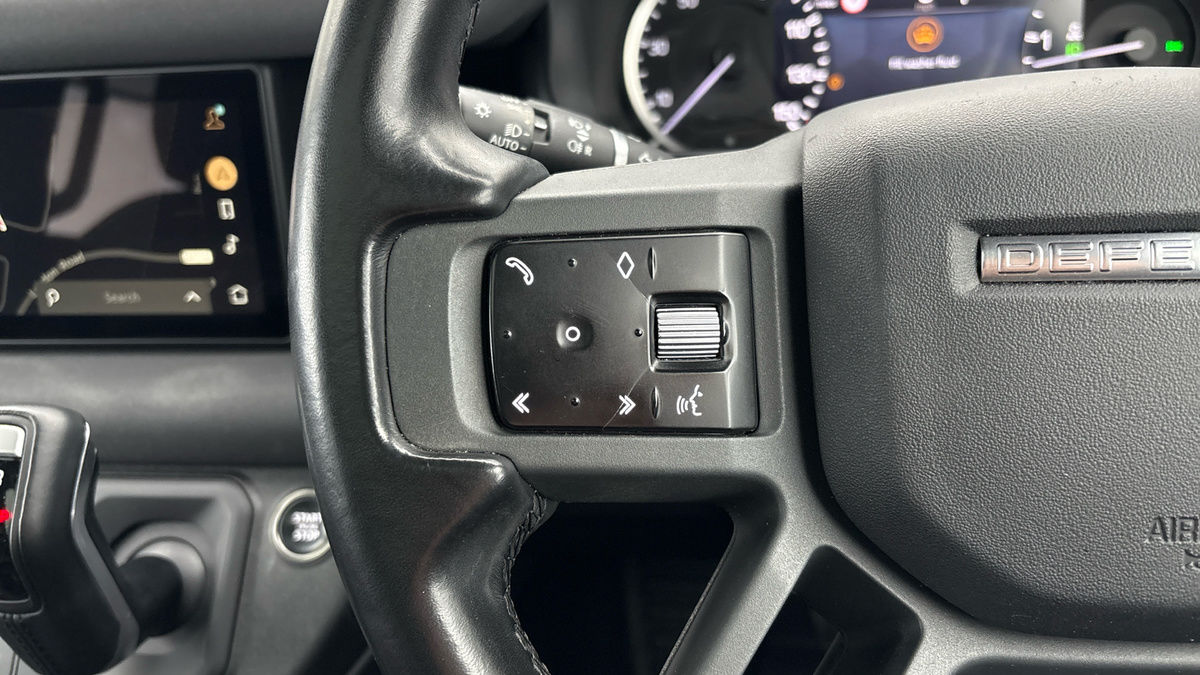 Land Rover Defender 110 Image 13