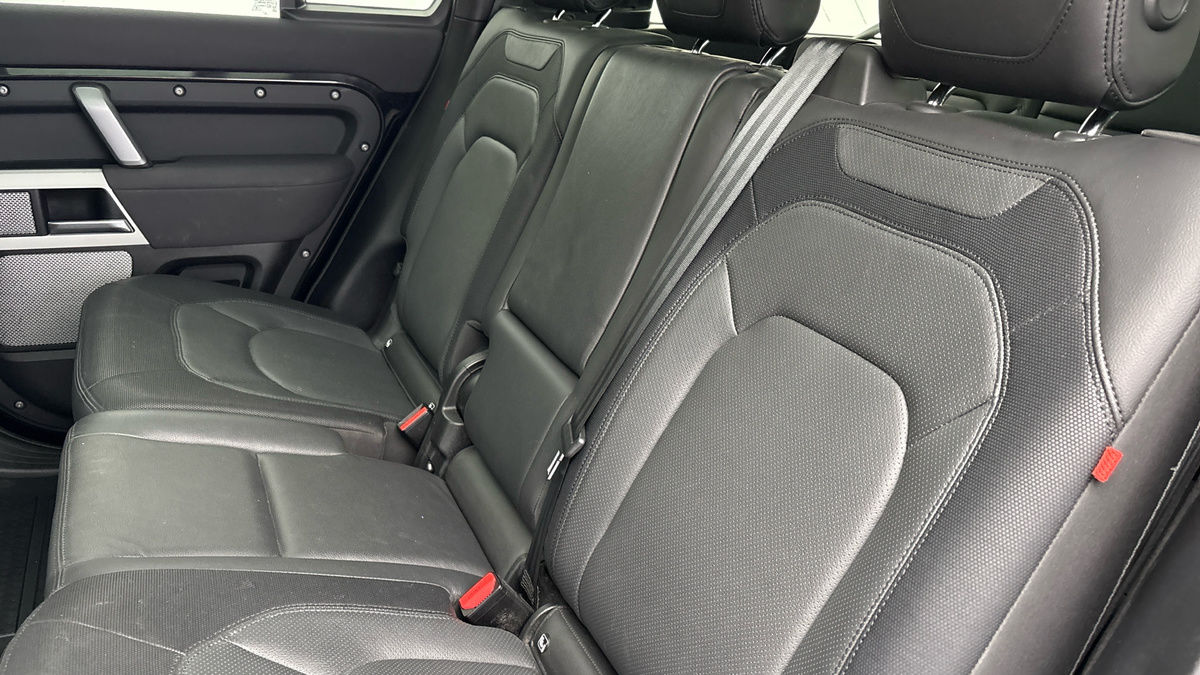 Land Rover Defender 130 Image 8