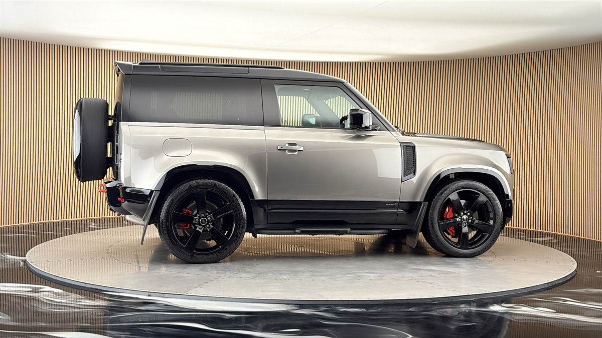 More views of Land Rover Defender 90