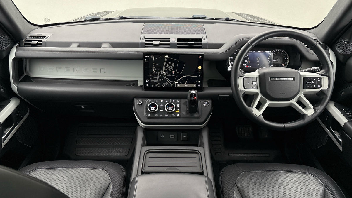 Land Rover Defender 110 Image 12