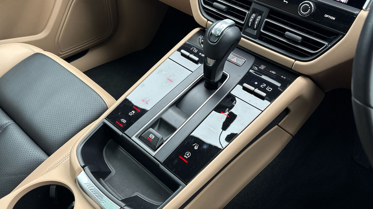 Porsche Macan Image 18