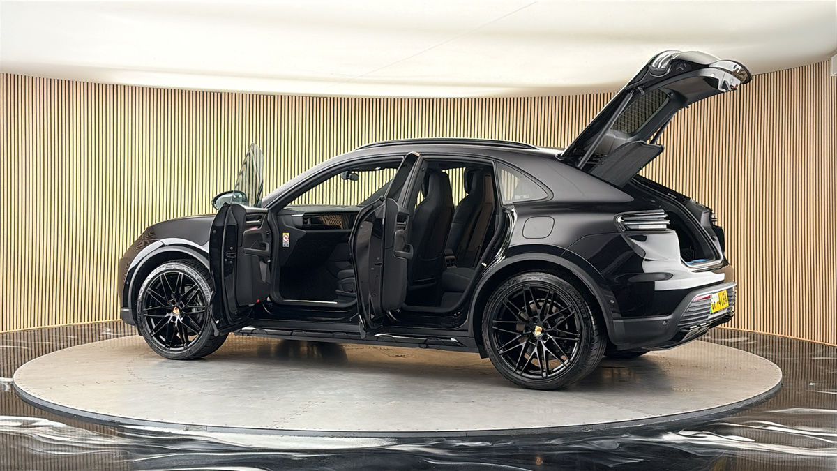 More views of Porsche Macan