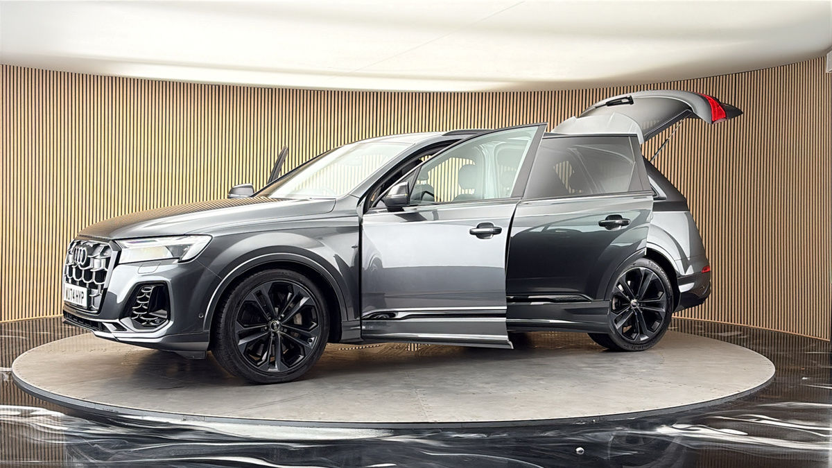 More views of Audi Q7