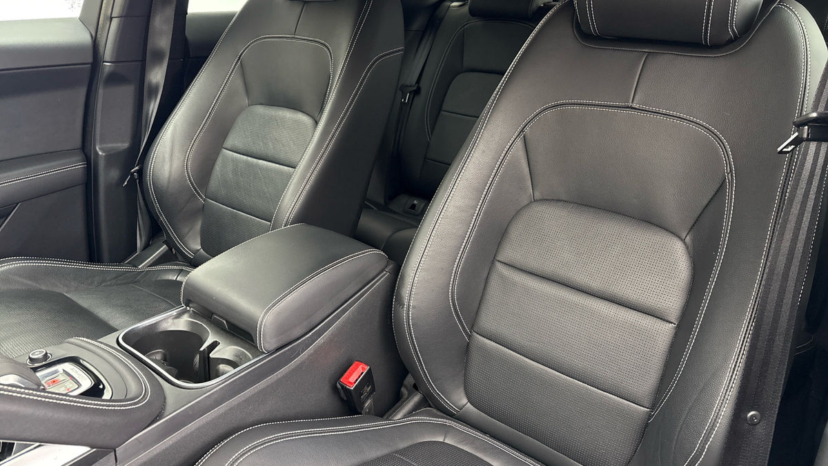 Jaguar E-PACE Image 7