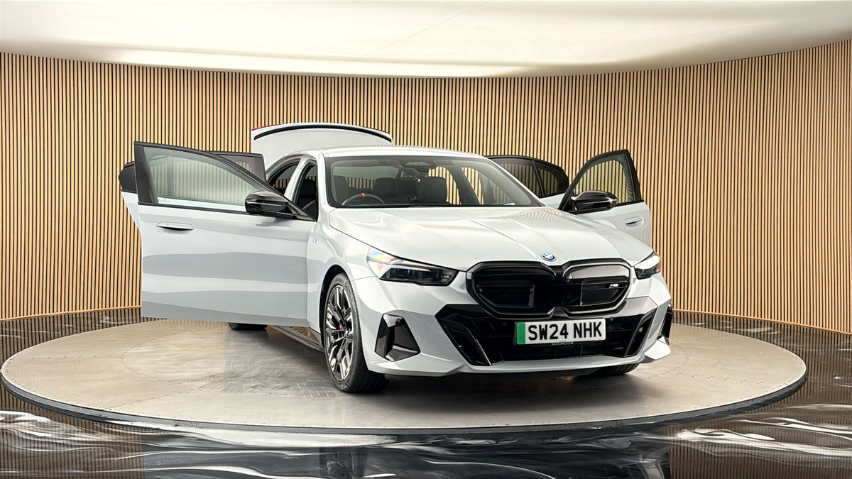 More views of BMW i5