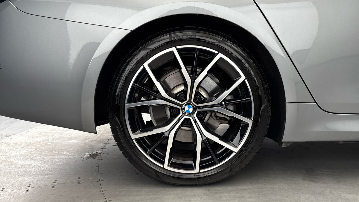 BMW 5 Series Image 10