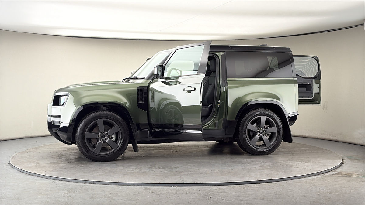 More views of Land Rover Defender 90