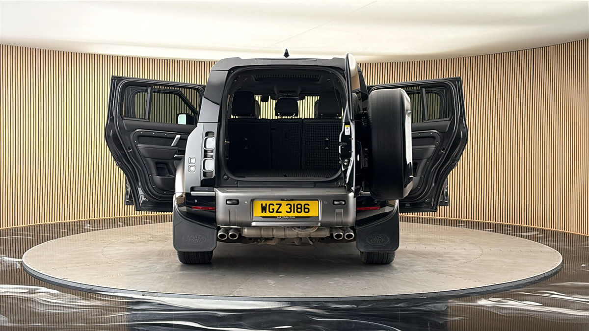 More views of Land Rover Defender 110
