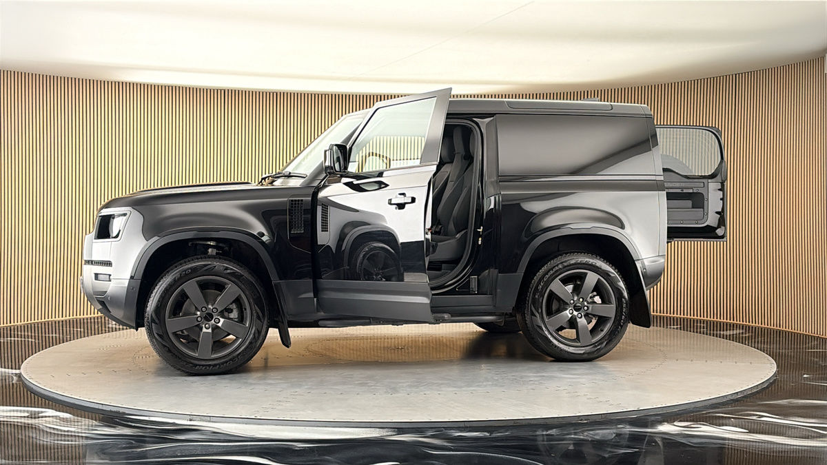 More views of Land Rover Defender 90