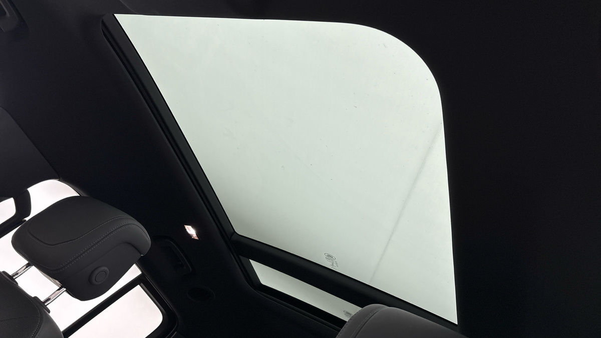 Land Rover Defender 130 Image 6