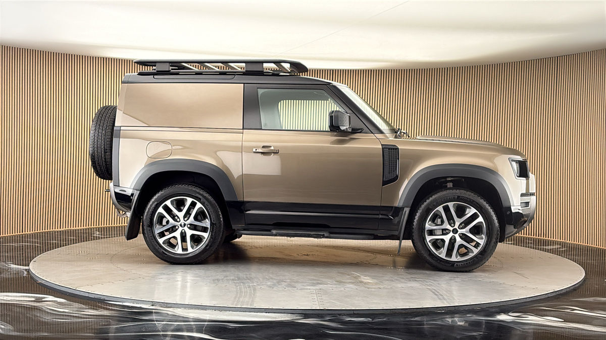 More views of Land Rover Defender 90