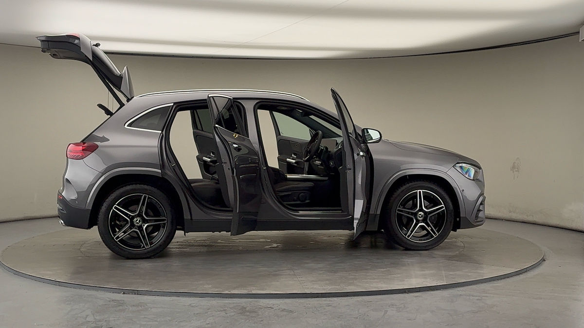 More views of Mercedes-Benz GLA