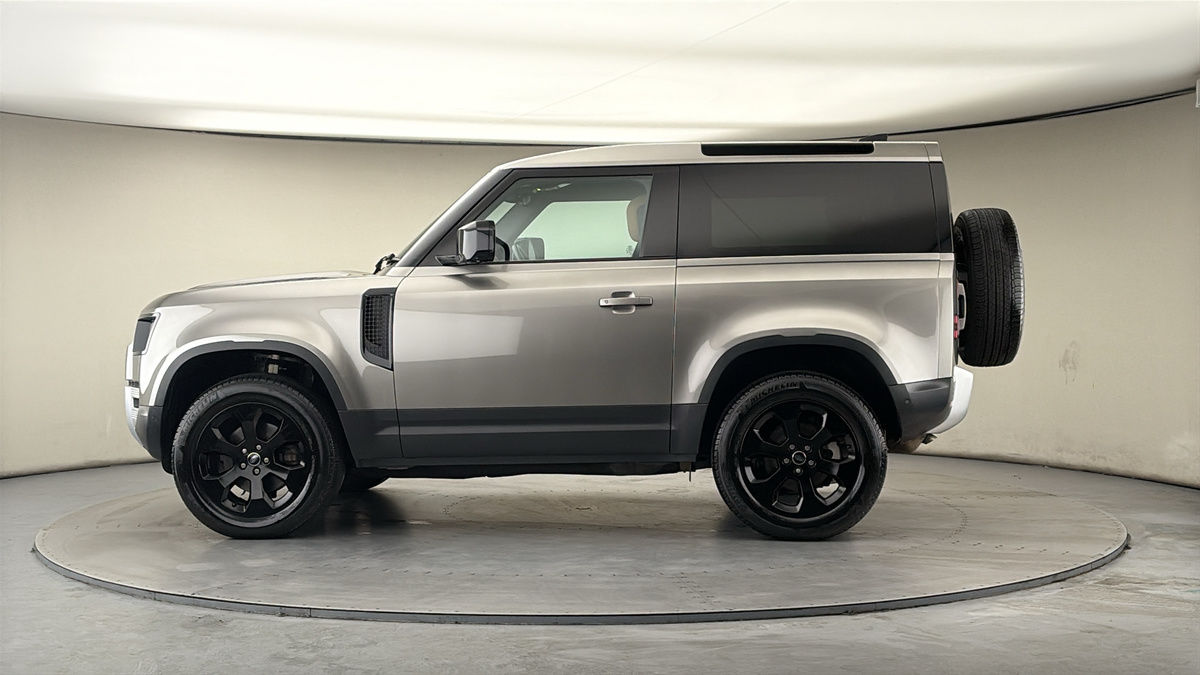 More views of Land Rover Defender 90