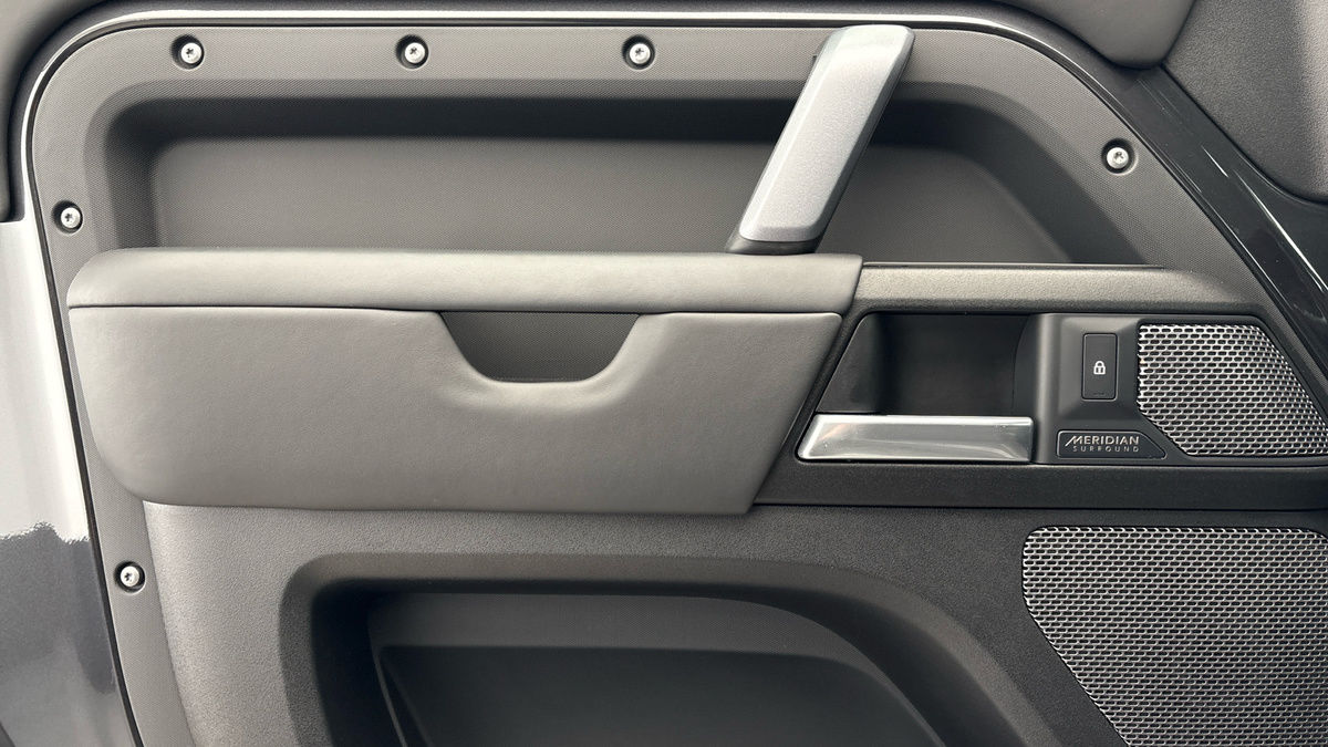 Land Rover Defender 90 Image 19