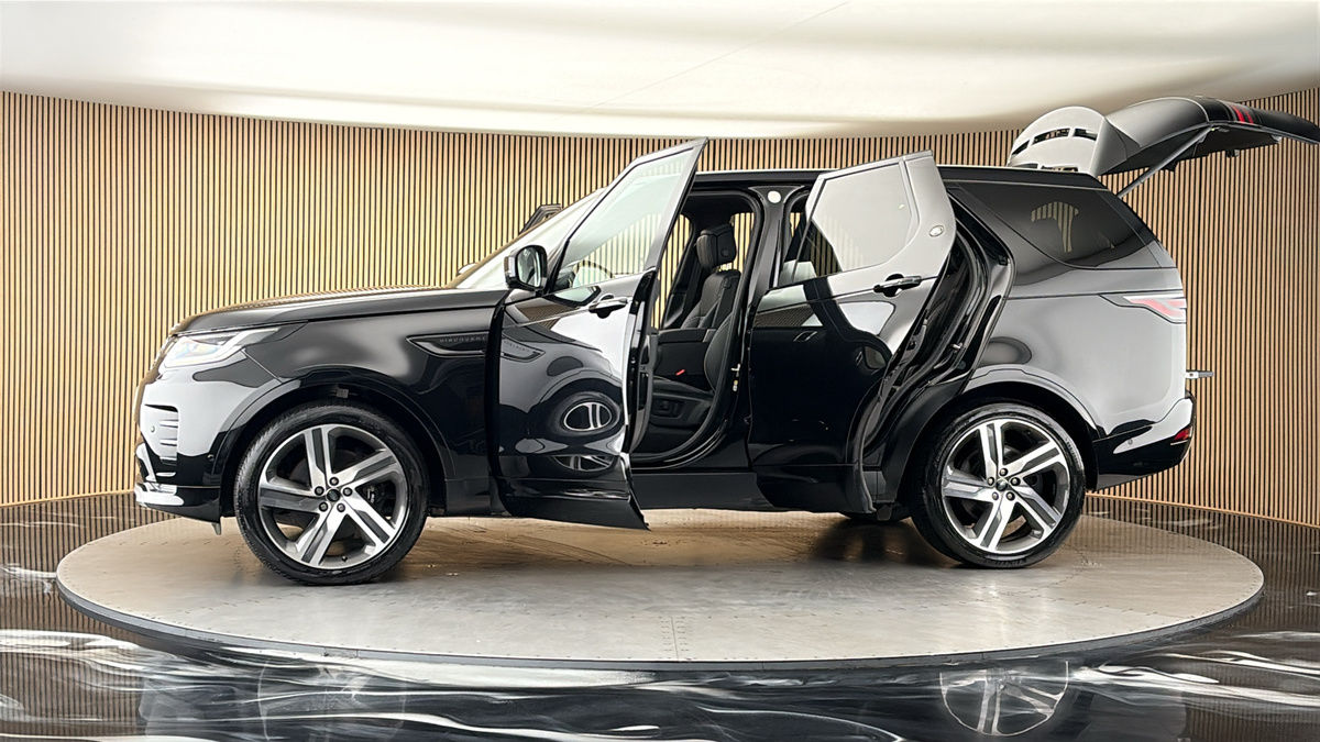 More views of Land Rover Discovery