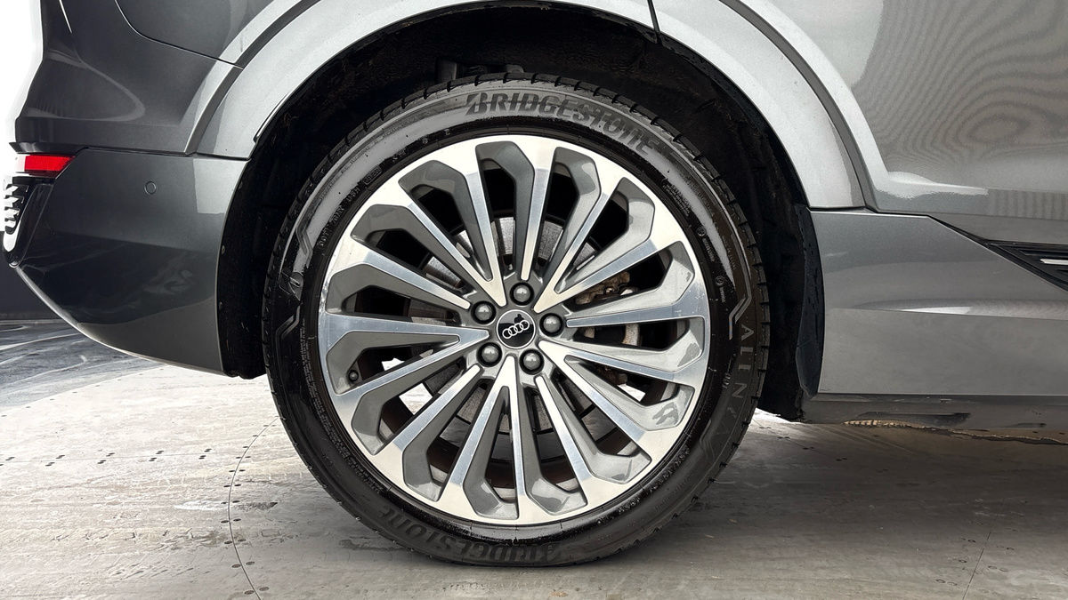 Audi Q8 e-tron Image 10