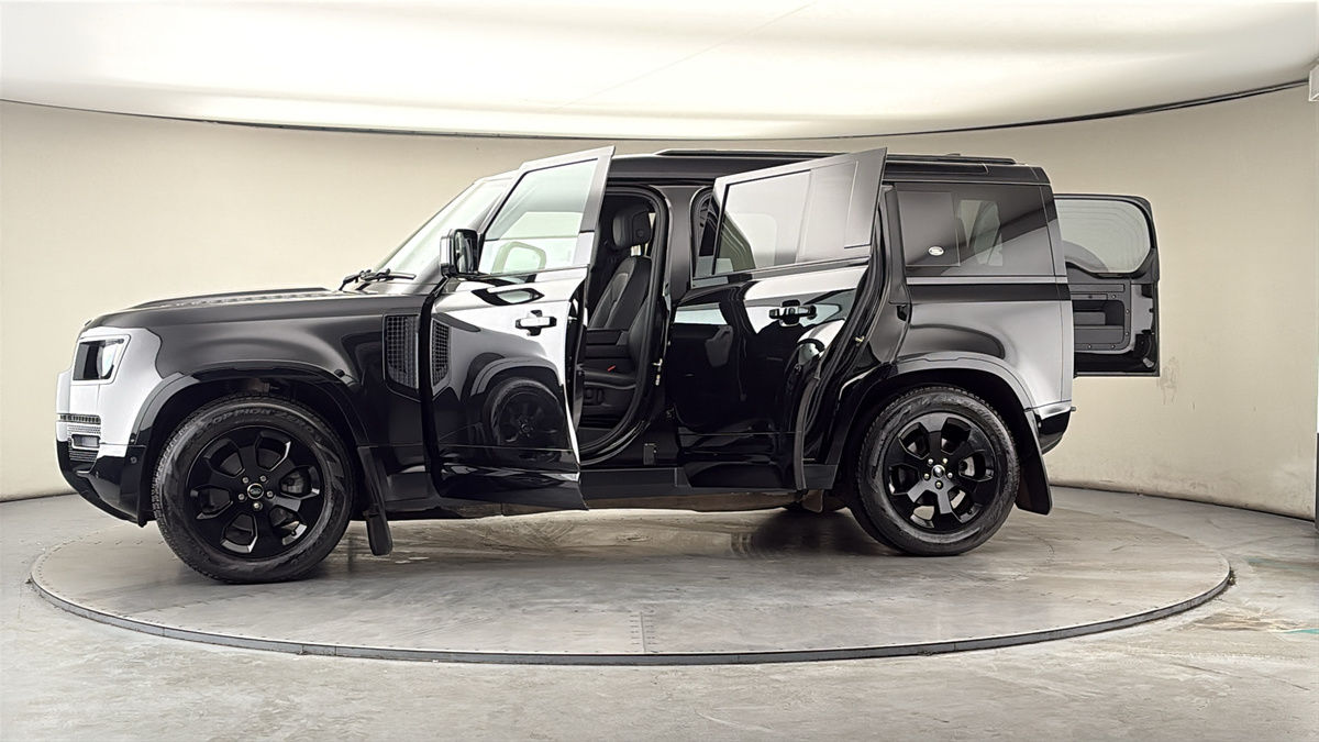 More views of Land Rover Defender 110