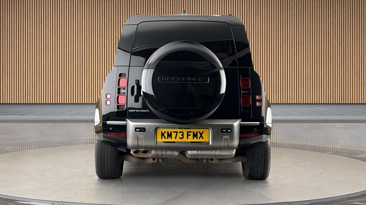 Land Rover Defender 110 Image 4