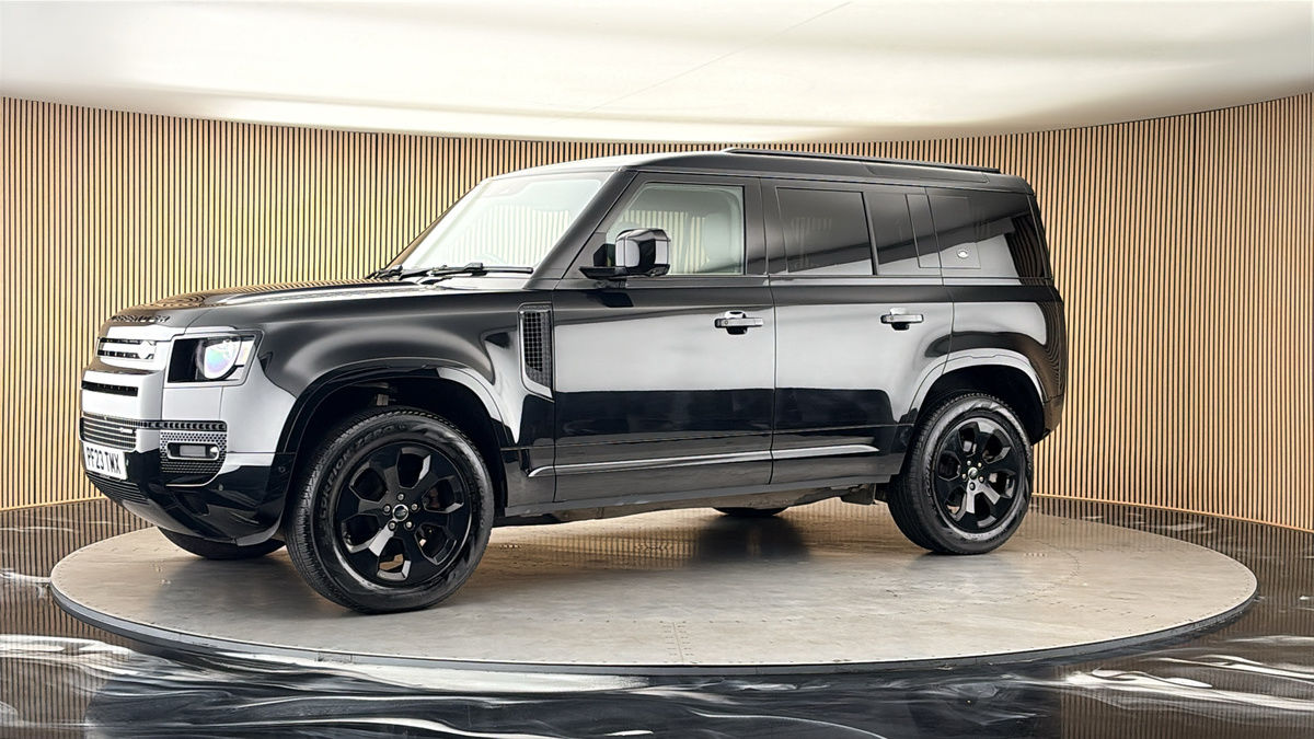 More views of Land Rover Defender 110