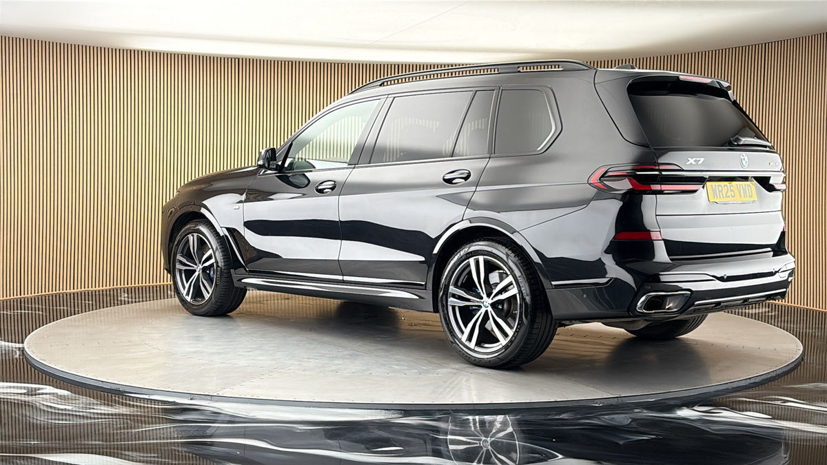 More views of BMW X7