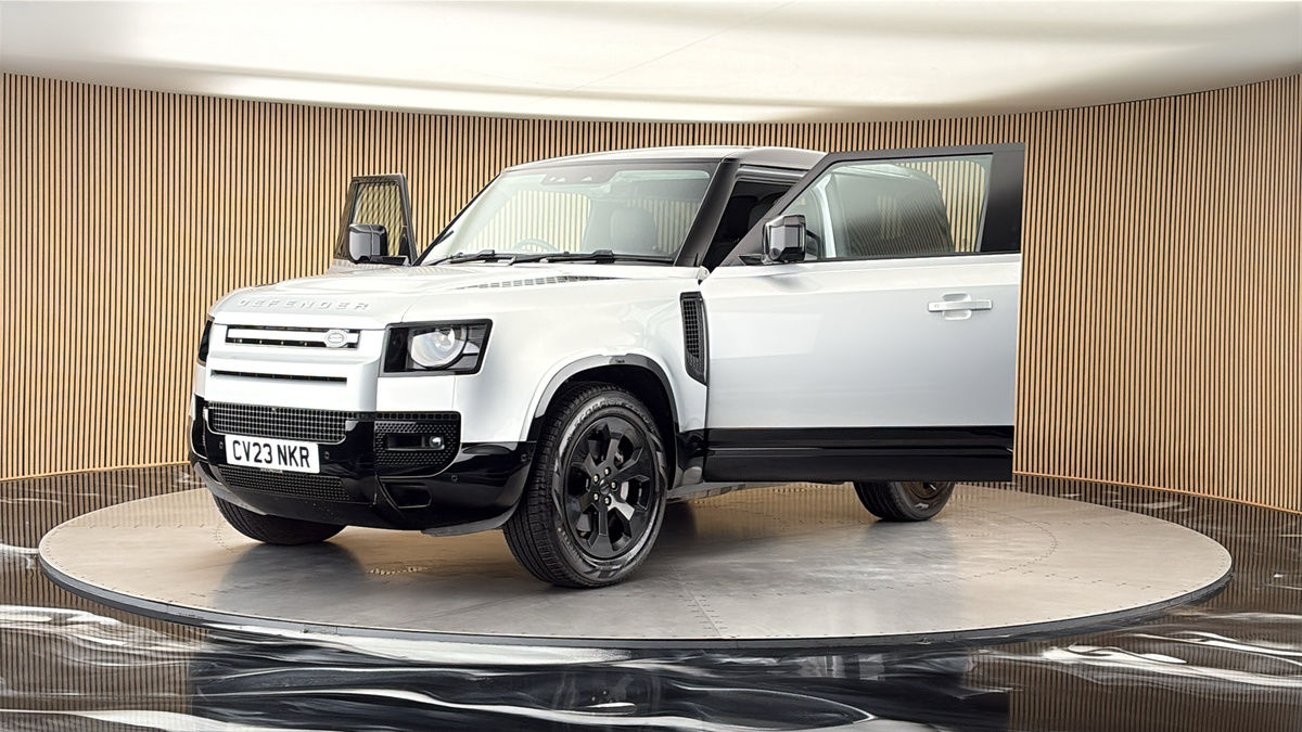 More views of Land Rover Defender 90