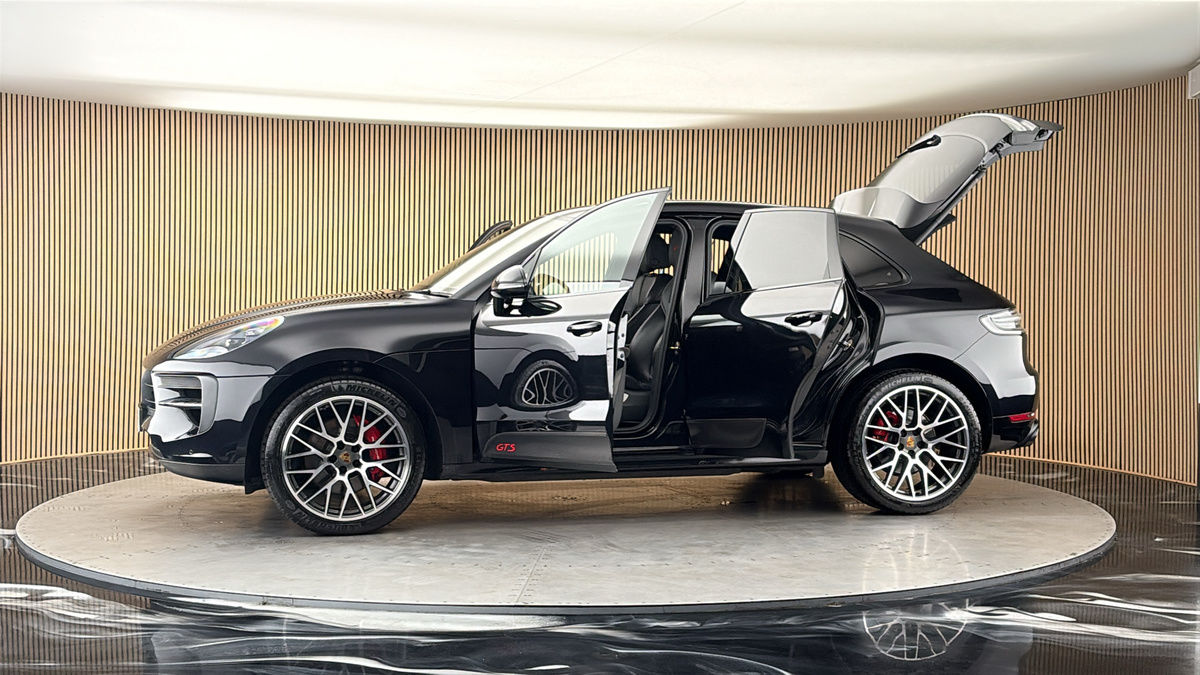 More views of Porsche Macan