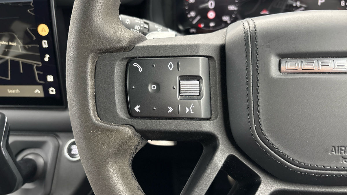 Land Rover Defender 110 Image 13