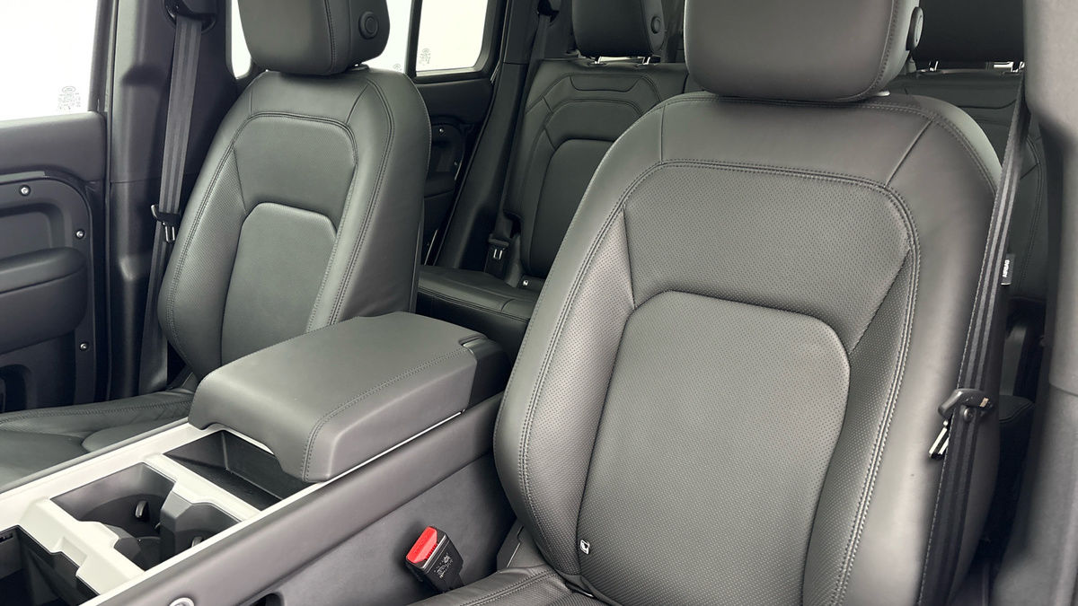 Land Rover Defender 110 Urban Image 7