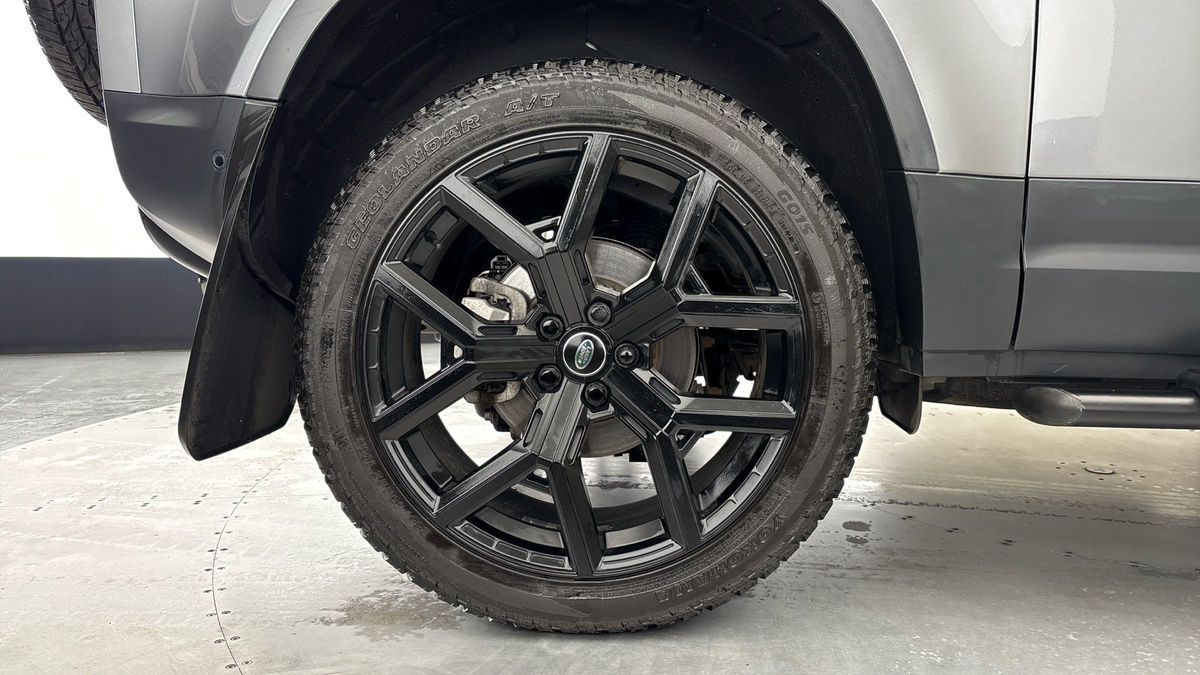 Land Rover Defender 90 Image 10