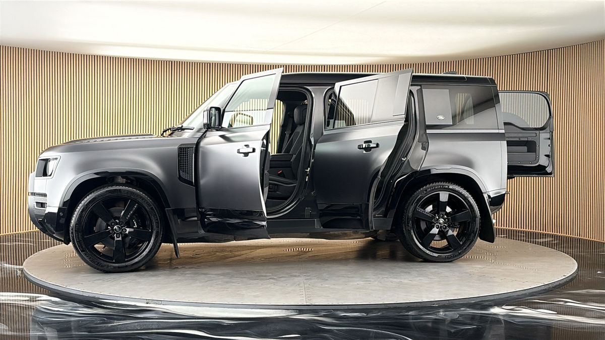 More views of Land Rover Defender 110
