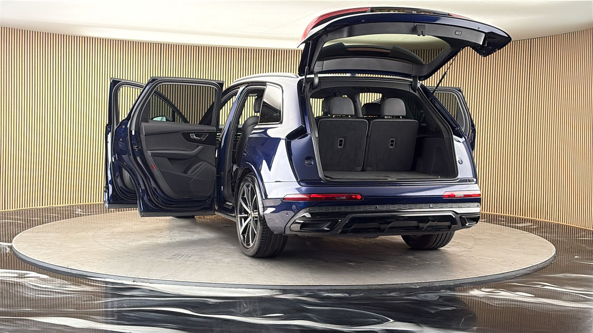 More views of Audi Q7