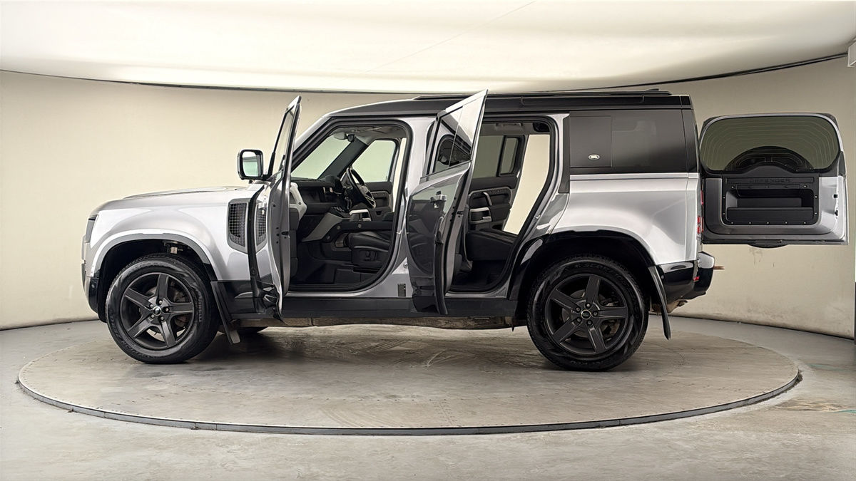 More views of Land Rover Defender 110