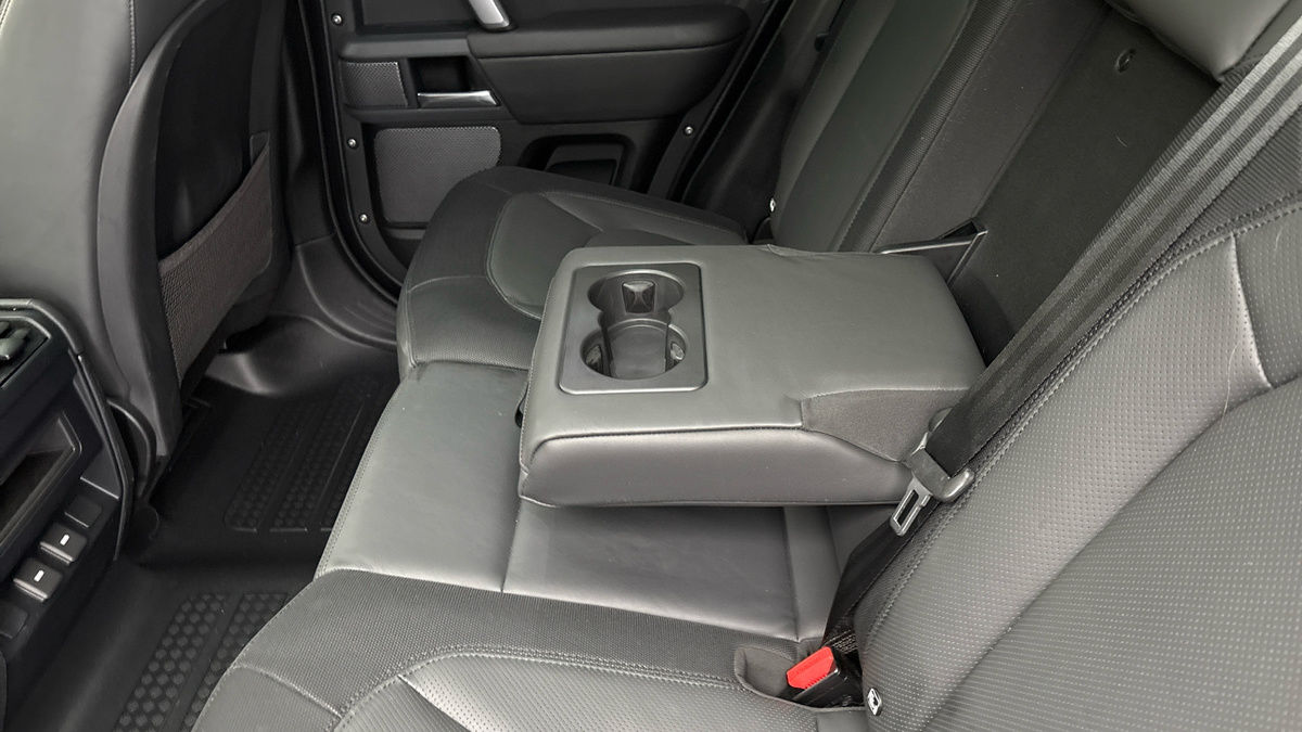 Land Rover Defender 110 Image 9