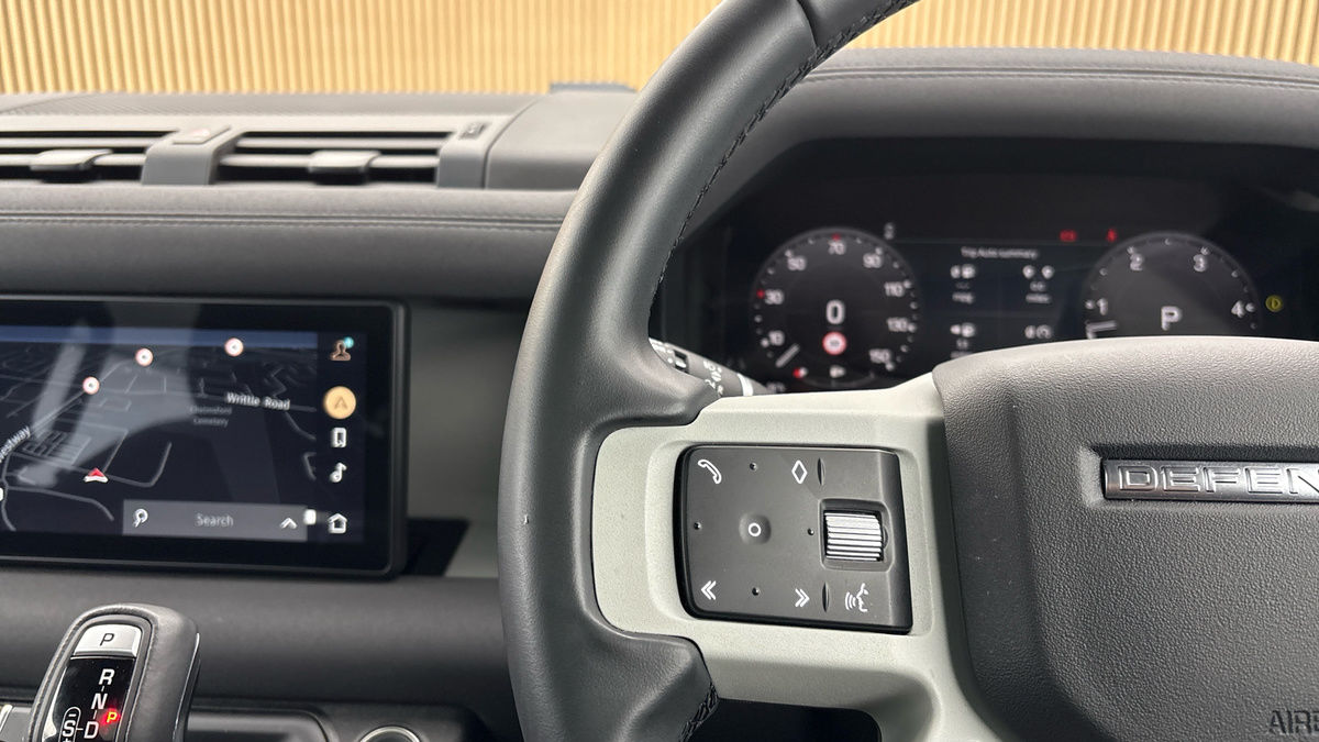Land Rover Defender 110 Image 13