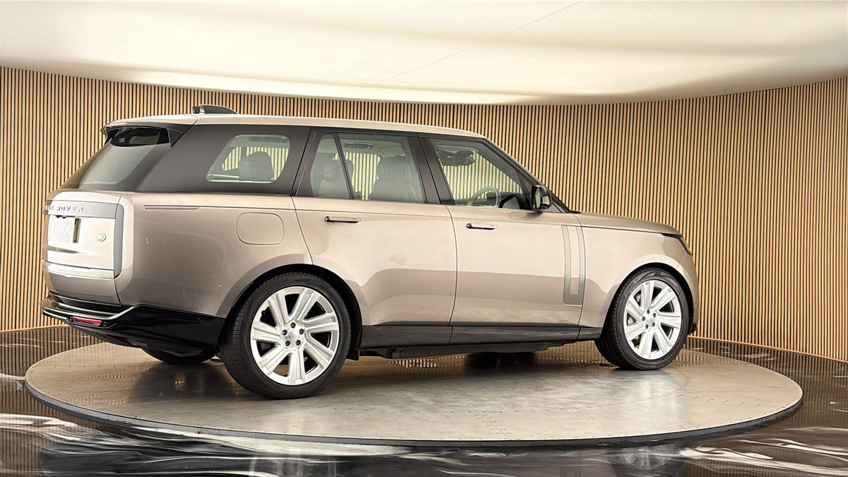 More views of Land Rover Range Rover
