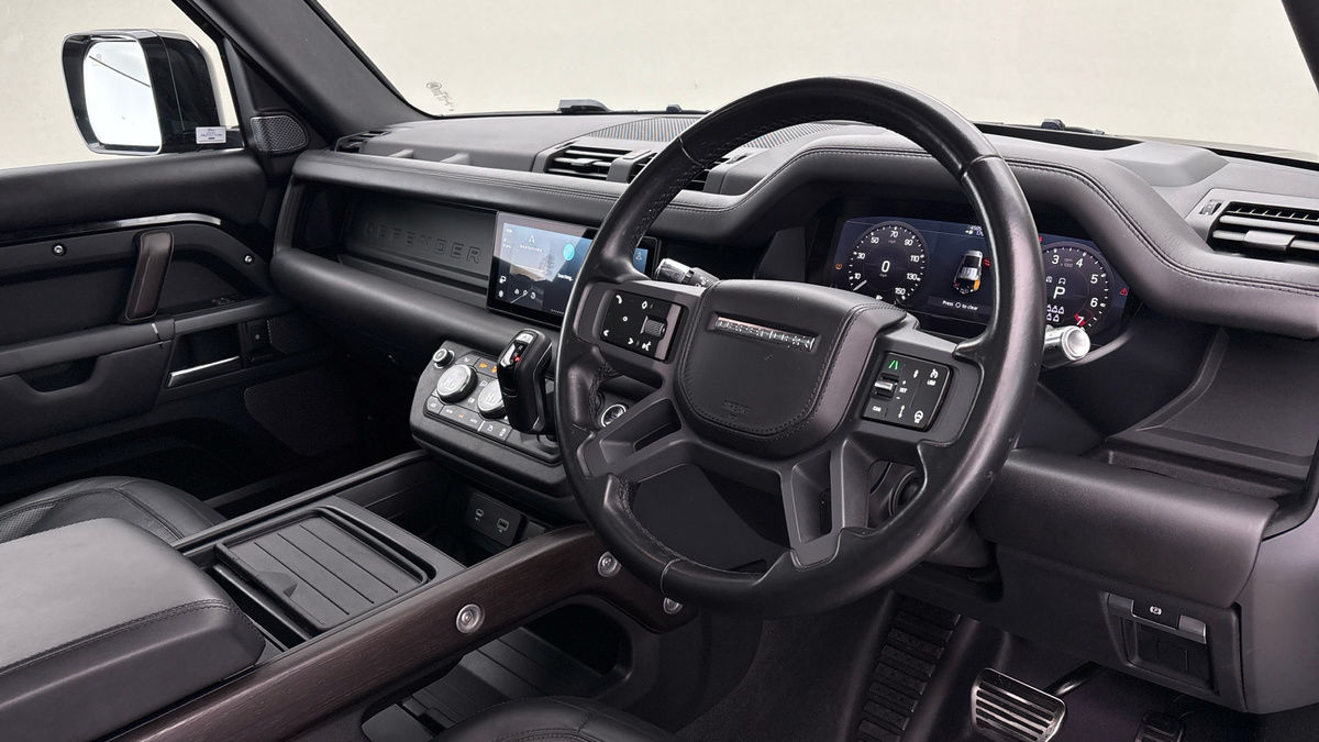 Land Rover Defender 110 Image 5