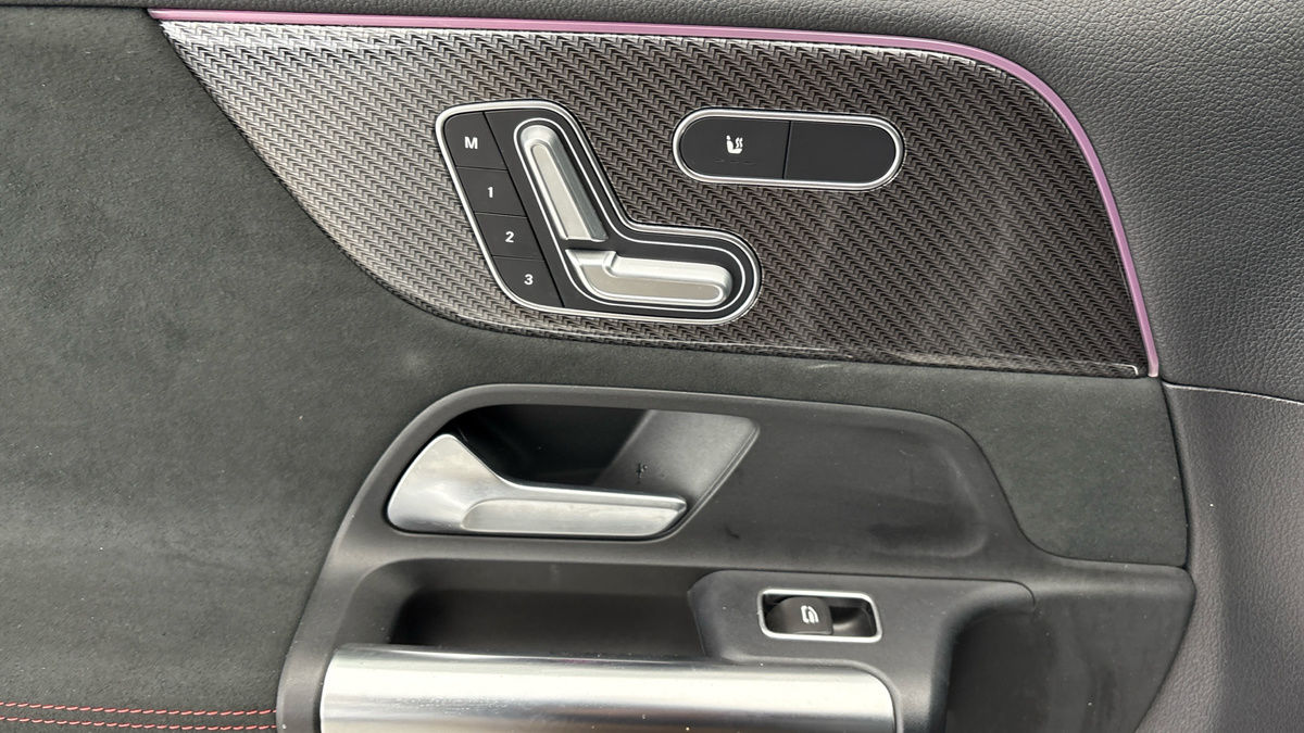 Mercedes-Benz GLA Image 19