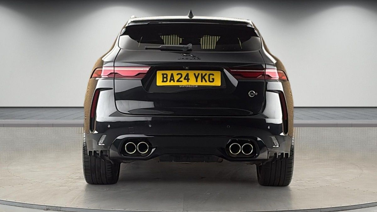 Jaguar F-PACE Image 4
