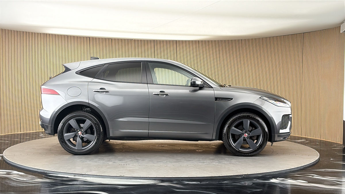 Jaguar E-PACE Image 16