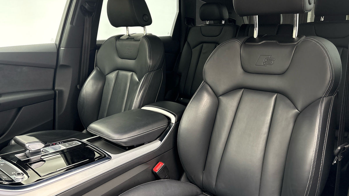 Audi Q7 Image 7