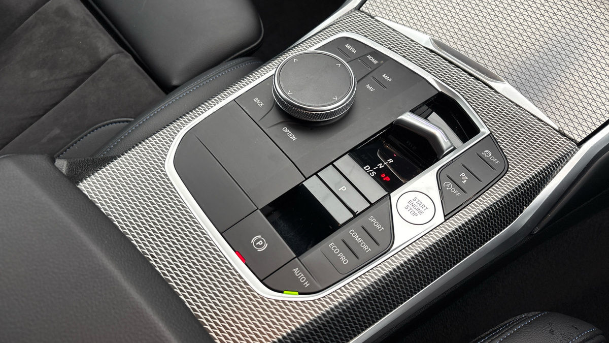 BMW 3 Series Image 6