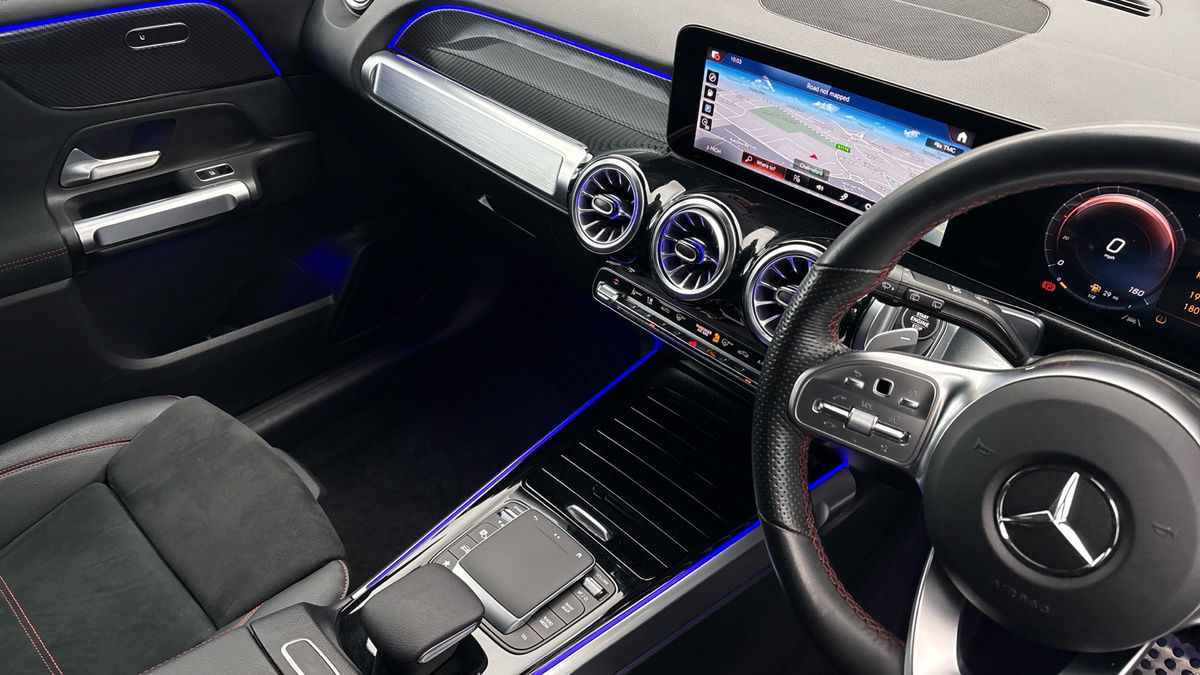 Mercedes-Benz GLB Image 18