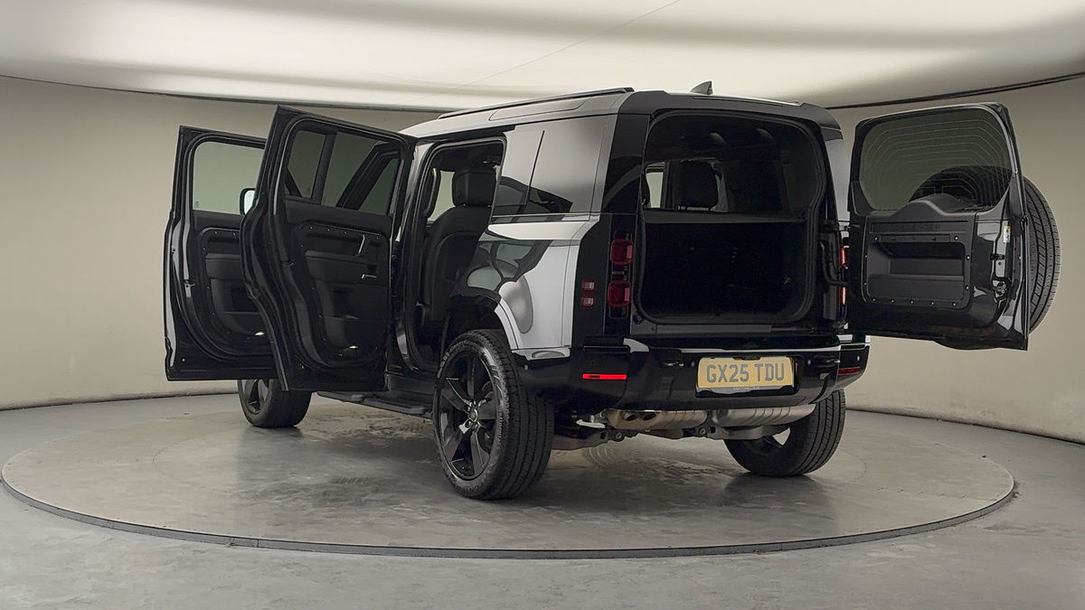 Land Rover Defender 110 Image 23