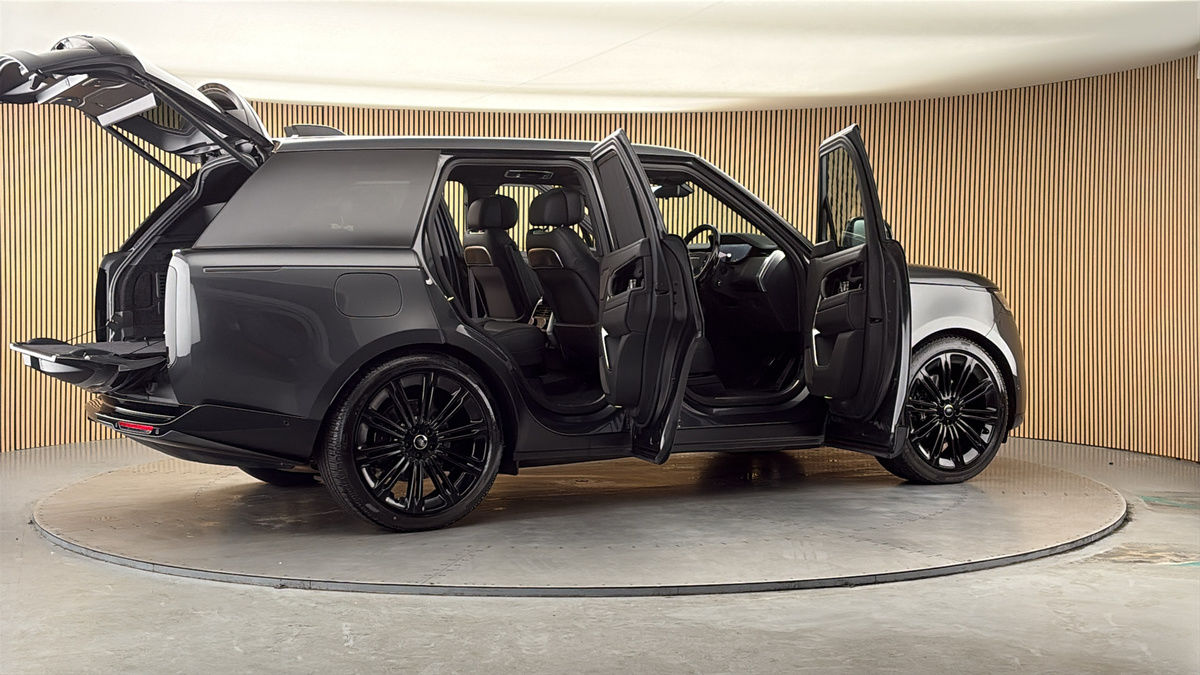 More views of Land Rover Range Rover