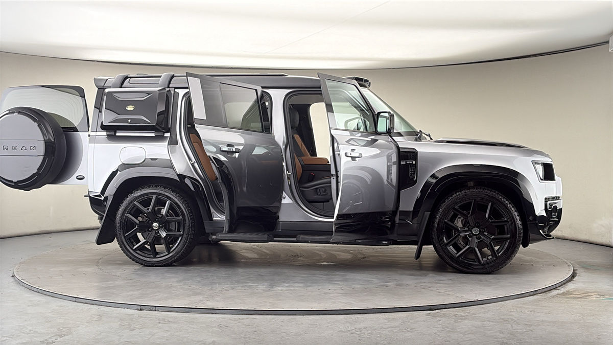 More views of Land Rover Defender 110