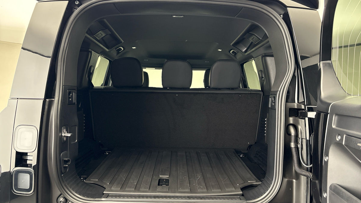 Land Rover Defender 110 Urban Image 11