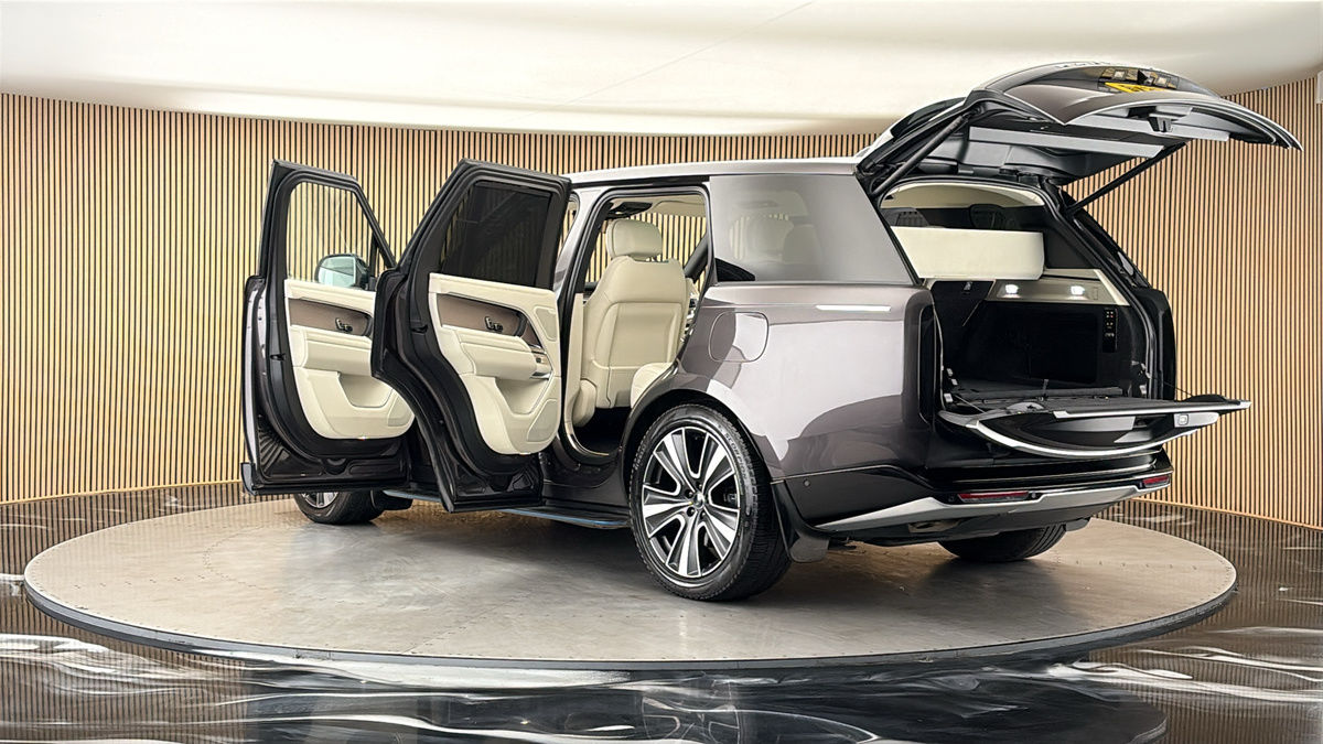 More views of Land Rover Range Rover